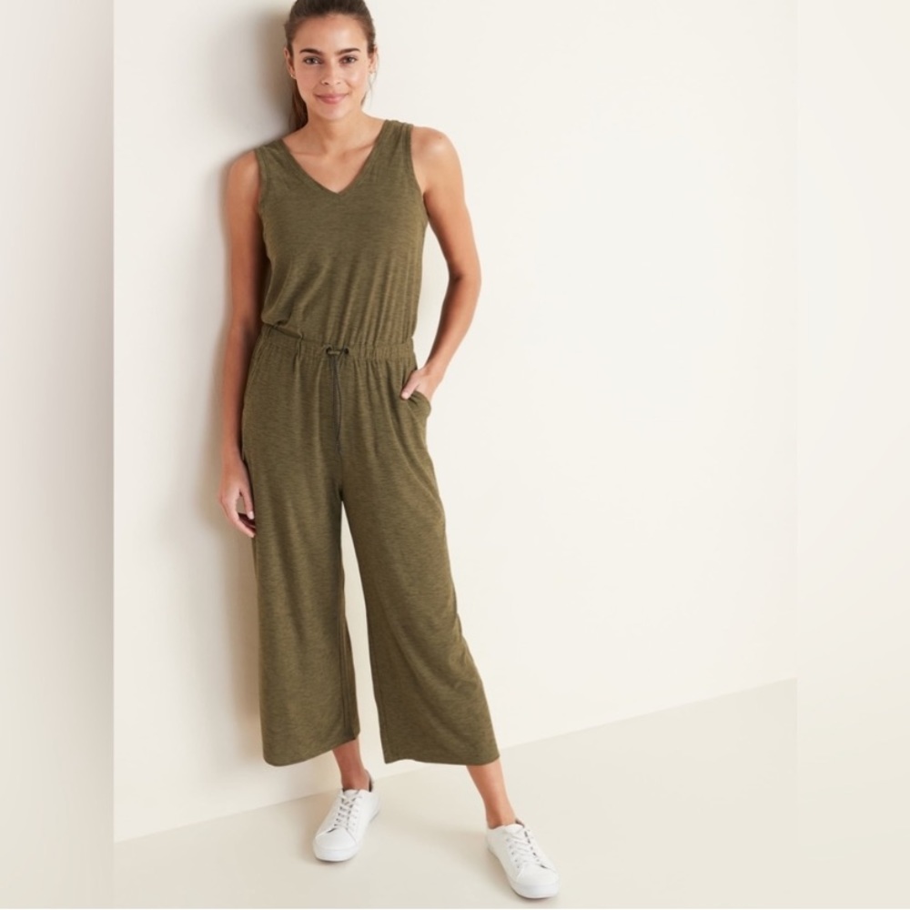 Old Navy Breathe V-Neck Wide-Leg Jumpsuit Drawstring M Hunter Pine Green NWT